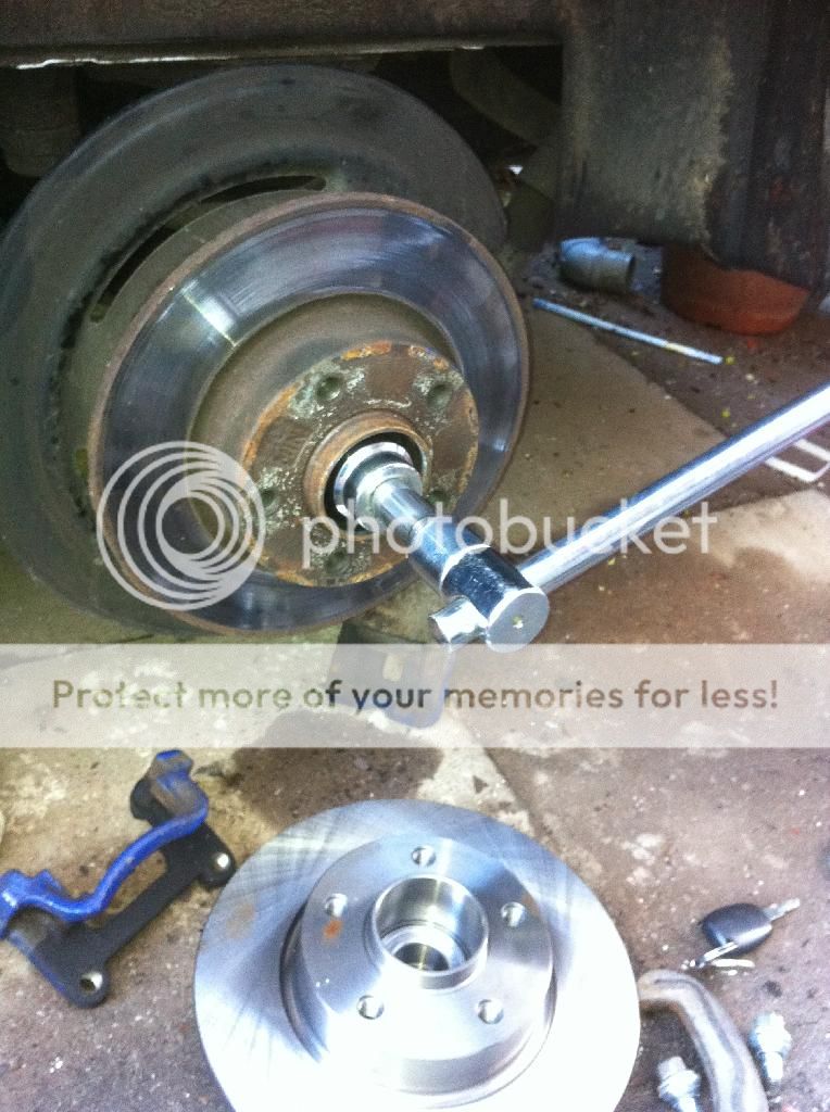 [Vivaro] Rear wheel bearings and discs fitting Vauxhall Owners